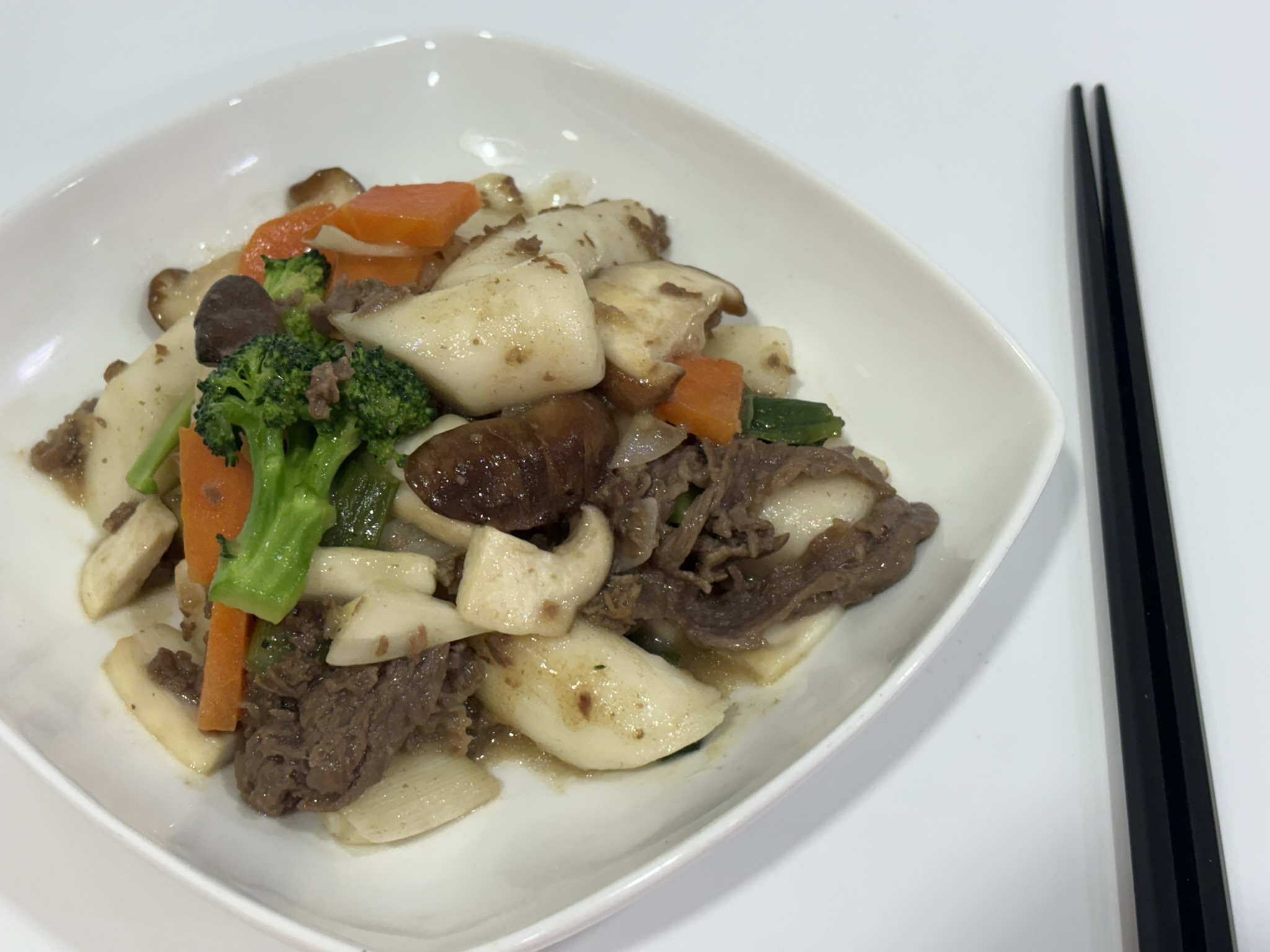 <strong>1주(2.25.~28) 가래떡 궁중 떡볶이</strong> 대한민국의 수도와 대표 음식을 알아보고, 가래떡에 버섯을 불고기 양념으로 조리한 궁중 떡볶이를 만들어 보는 활동