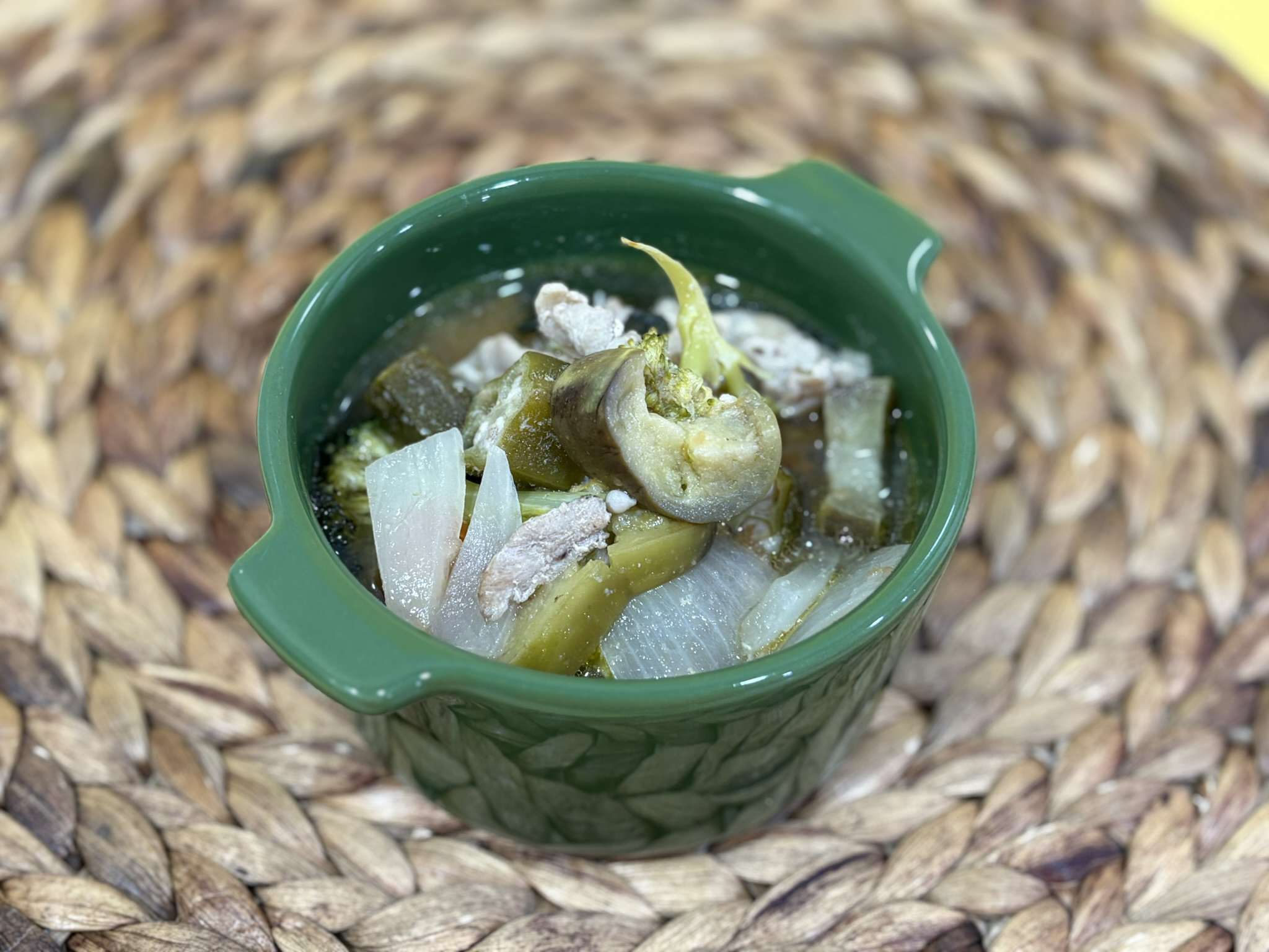 <strong>2주(3.4.~7) 돼지고기 수프 시니강</strong> 필리핀의 지리적 위치에 대해 알아보고, 돼지고기와 무, 토마토, 가지를 시큼하게 끓인 수프를 만들어 보는 활동