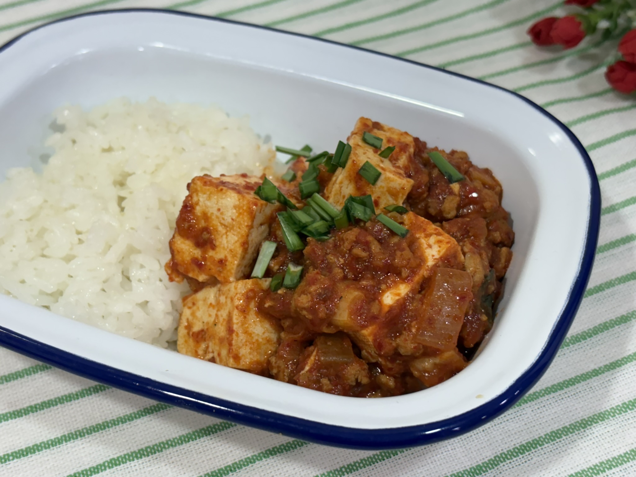 <strong>4주(3.18.~21) 마파두부</strong> 중국의 지리적 위치와 건축물을 알아보고, 돼지고기와 양파·대파를 넣은 볶은 두부 요리를 만들어 보는 활동 