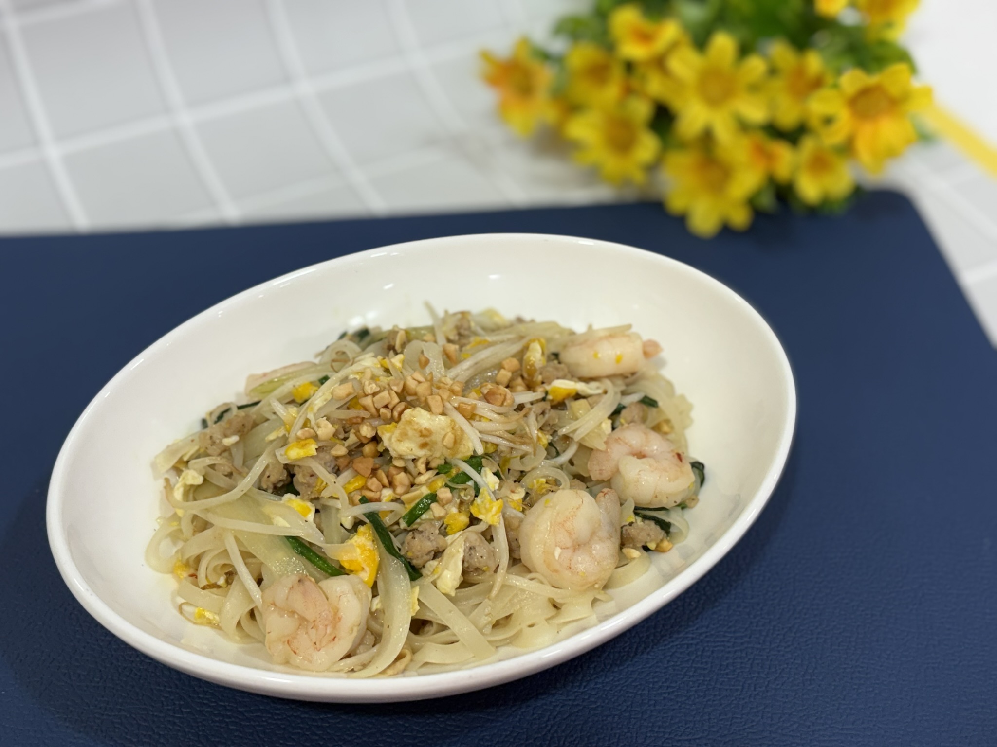 <strong>7주(4.8.~11) 새우 팟타이</strong> 태국의 지리적 위치와 주식을 알아보고, 쌀국수에 새우와 채소를 넣어 피시소스로 볶은 요리를 만들어 보는 활동