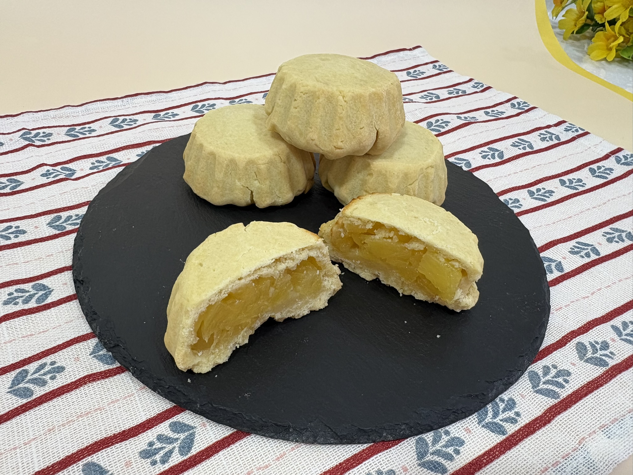 <strong>8주(4.15.~18) 파인애플 쿠키 펑리수</strong> 대만의 지리적 위치와 우리와 같은 명절에 대해 알아보고, 파인애플을 넣은 명절 음식인 펑리수를 만들어 보는 활동 