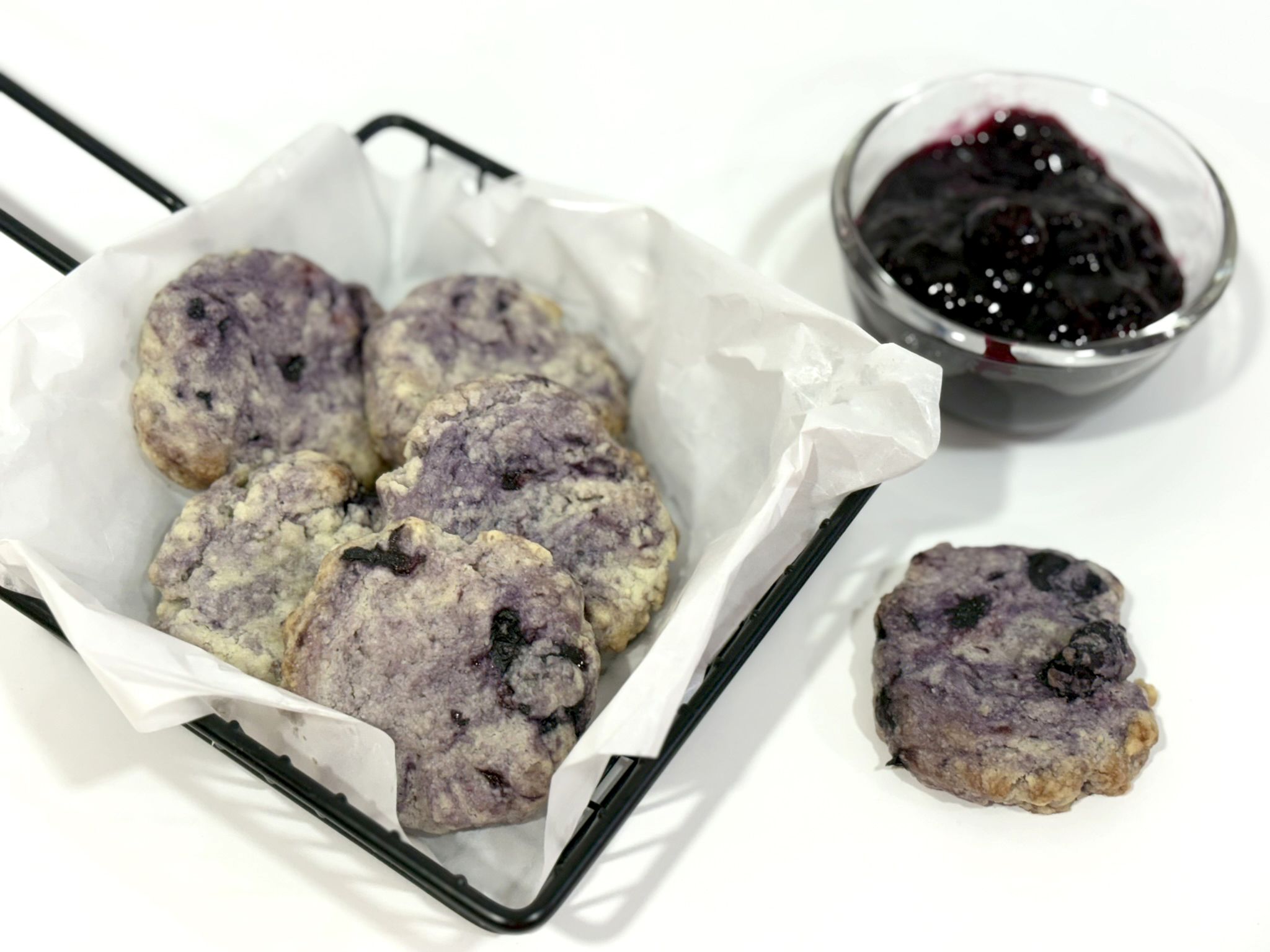 <strong>3.27.~29 블루베리 쿠키와 콩포트</strong> 보라색 식재료에 대해 알아보고, 블루베리를 넣은 쿠키와 비정제 설탕을 사용해 조린 콩포트를 만들어 보는 활동