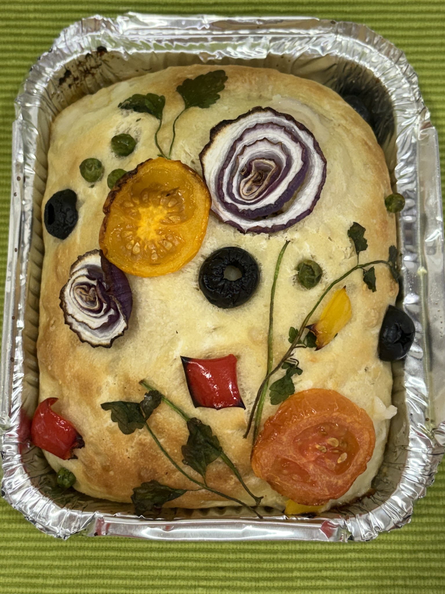 <strong>4.17~19 일곱 색깔 포카치아</strong> 다양한 색을 가진 음식에 대해 알아보고, 발효된 빵 반죽 위에 다양한 색의 재료를 올려 포카치아를 만들어 보는 활동